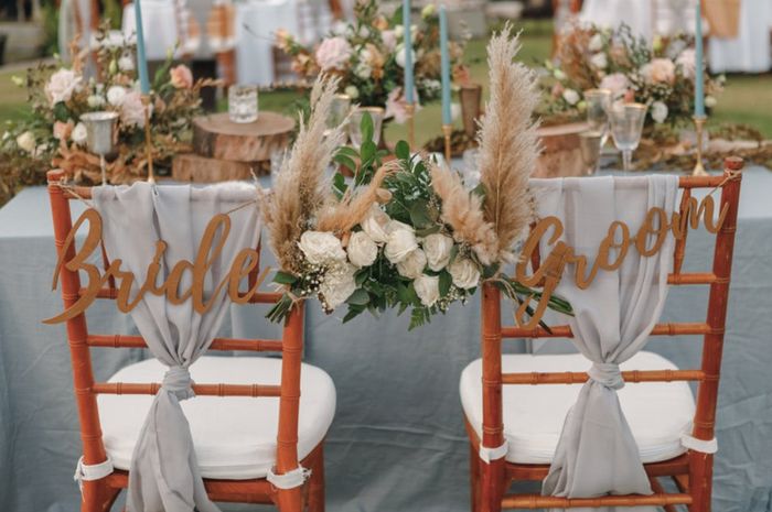 Sillas Tifanny decoradas para bodas 6