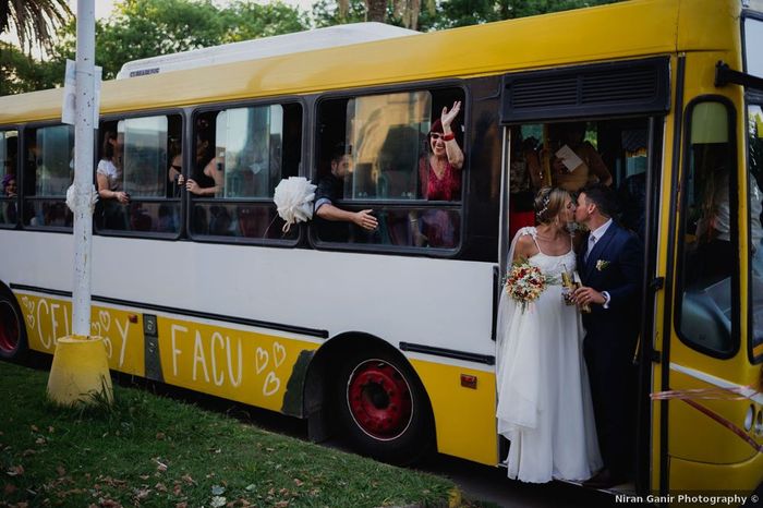 ¿Sábado Bus?😂 ¿Te animás a llegar ASÍ a tu casamiento? 1