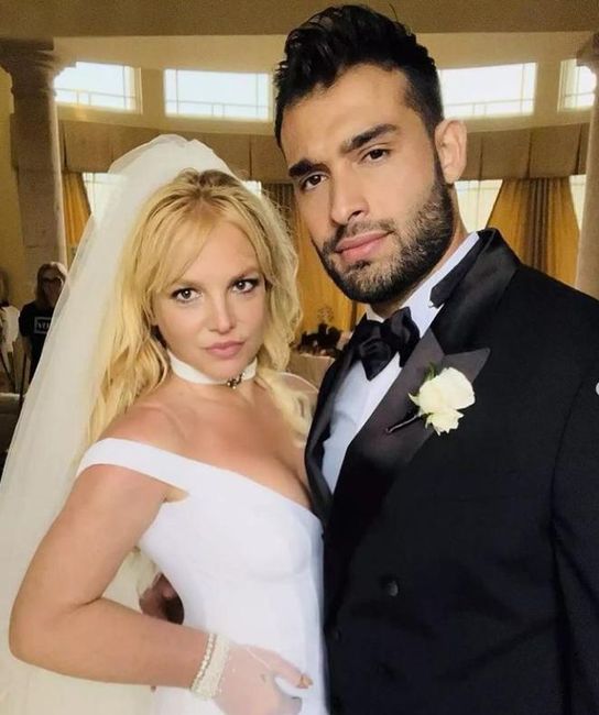 Así fue el casamiento íntimo de Britney Spears y Sam Asghari en su casa 5
