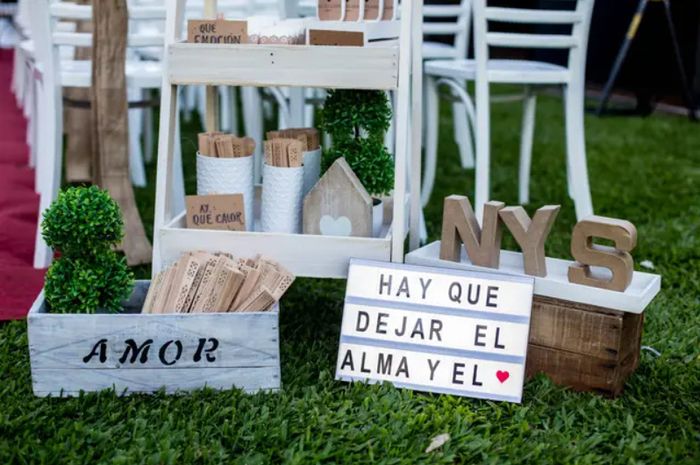 ¿Abanicos como regalito veraniego para tus invitados? 2