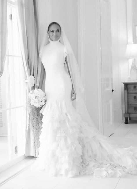 Jennifer Lopez lució estos 3 vestidos de novia diseñados por Ralph Lauren en su boda con Ben Affleck 3