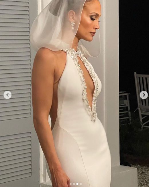Jennifer Lopez lució estos 3 vestidos de novia diseñados por Ralph Lauren en su boda con Ben Affleck 9
