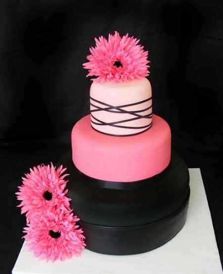 Pastel de bodas fucsia y negro