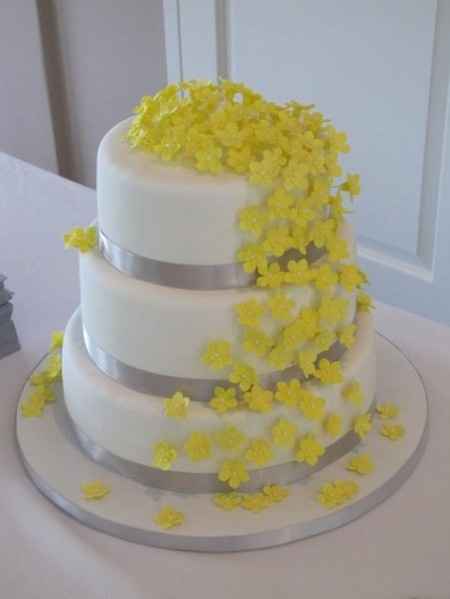 Pastel con flores de fondant