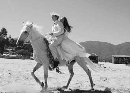 Entrada de novios a caballo