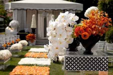 Casamiento en blanco, negro y naranja