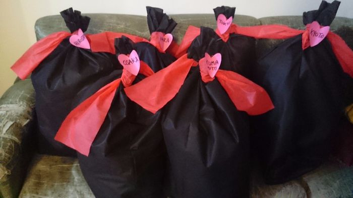 Ya todo empacado y listo! Las bolsas están hechas de fliselina =)