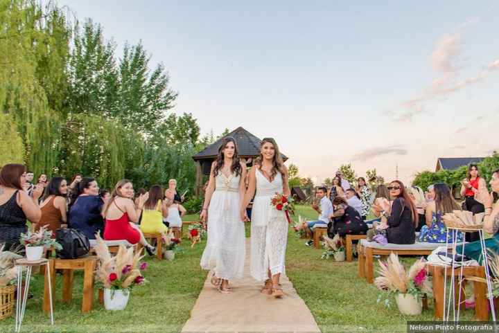 Mirá la original, divertida y emotiva entrada al altar de estas novias💣😍 - 2