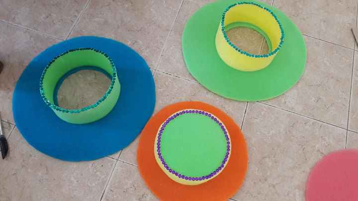 Gorros de goma espuma - 1