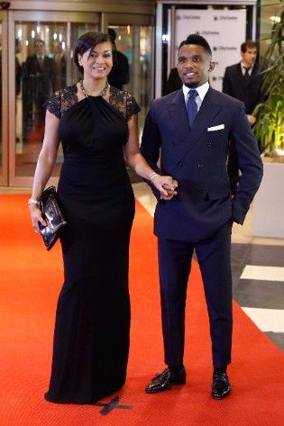 2. Samuel Eto y su mujer