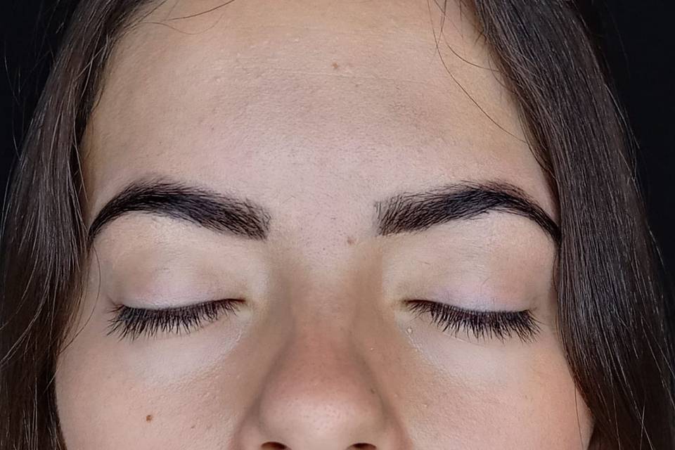 Henna y laminado de cejas