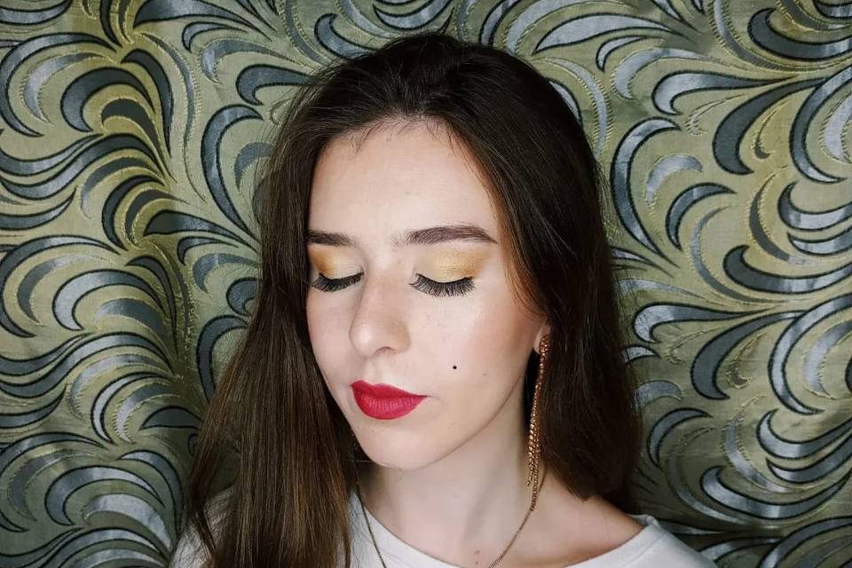 Maquillaje dorado