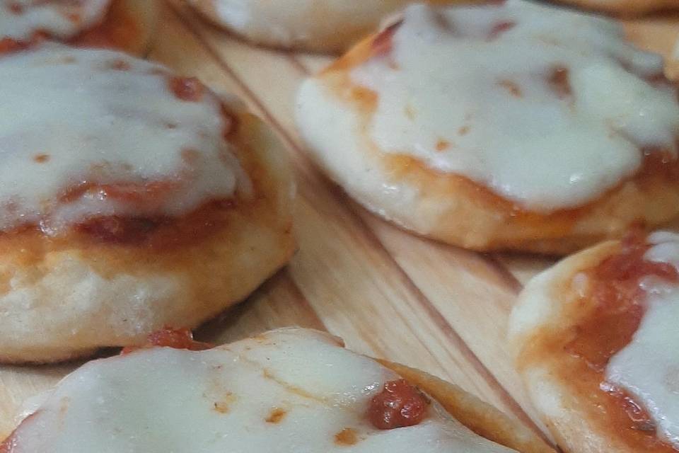Pizzetas con muzzarella