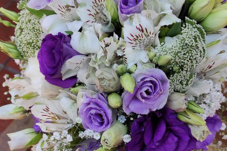 Ramo lilas, violetas, blanco
