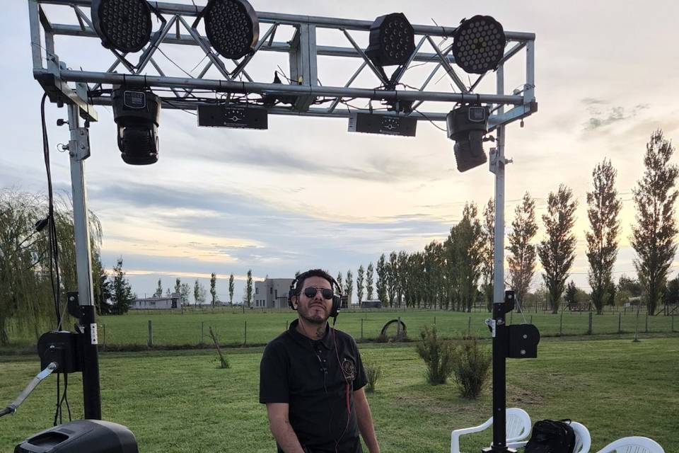 Dj en boda en el campo