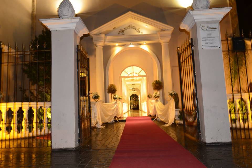 Entrada al salón