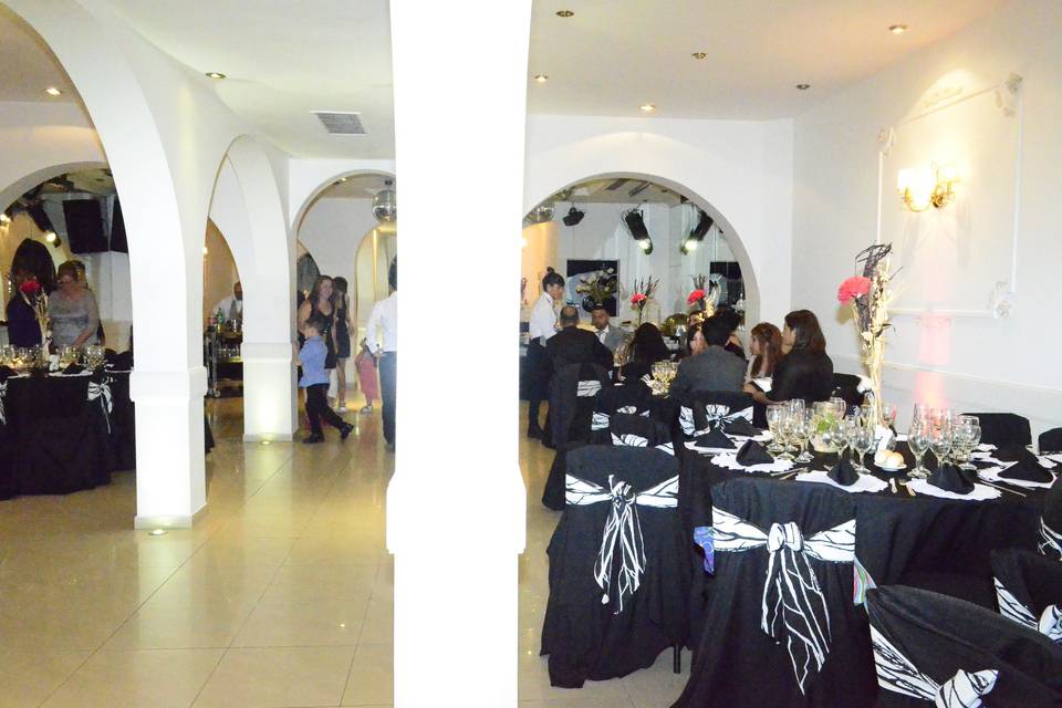 Salón con invitados