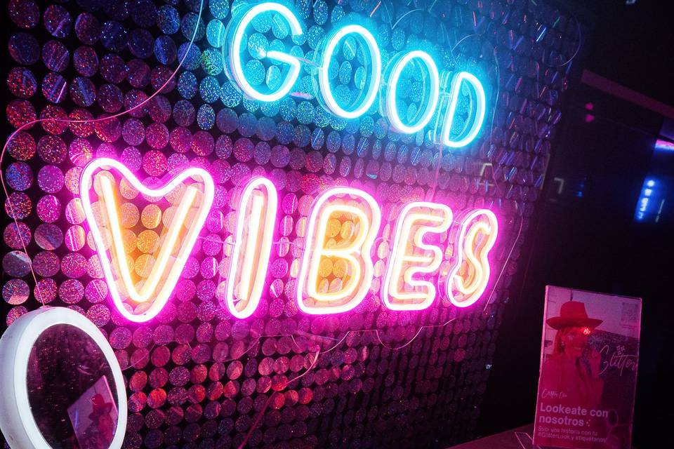 Good vibes neon