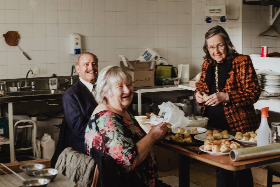 Abuelos haciendo su magia