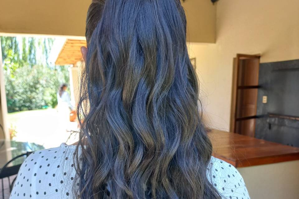 Semirecogido con ondas rotas