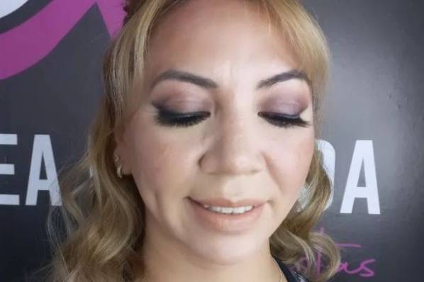 Peinado y maquillaje para Adri