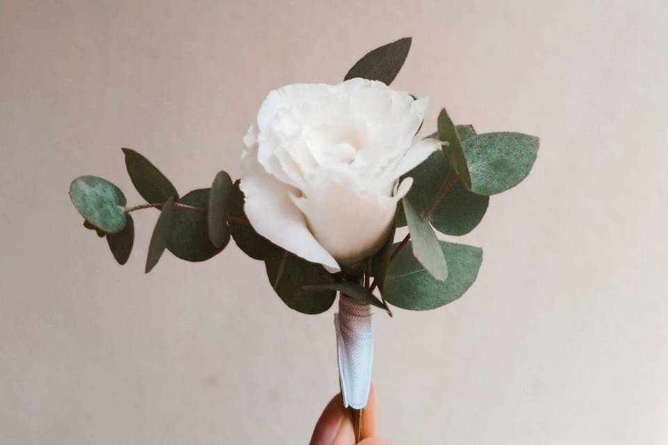 Boutonniere con lisianthus