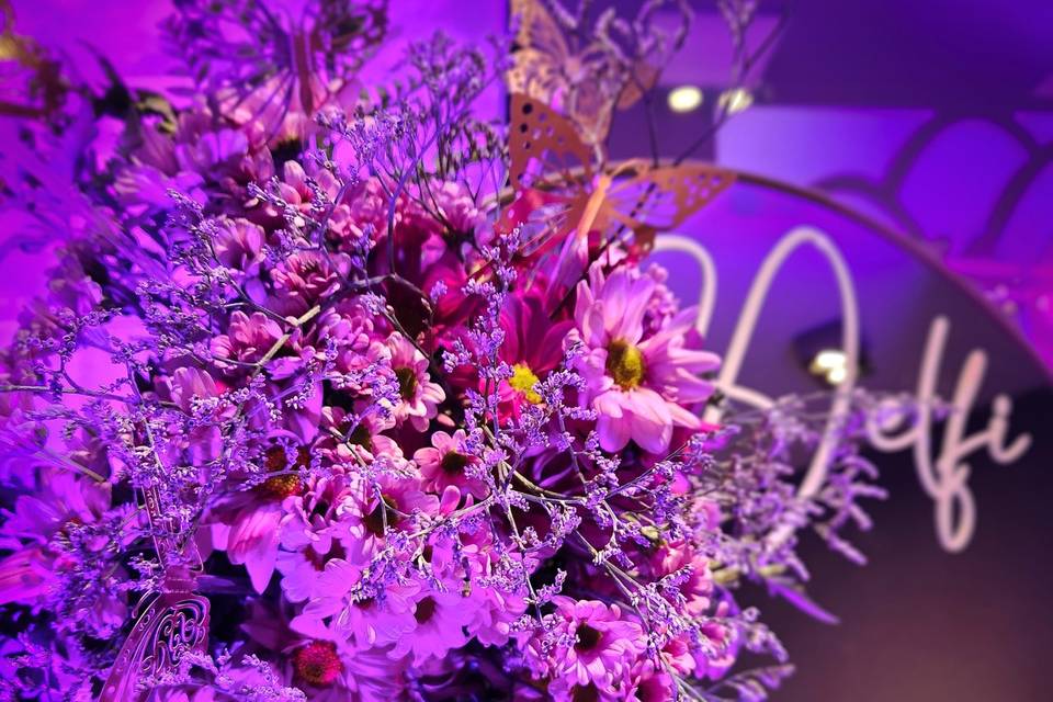 Arreglo floral en espejo