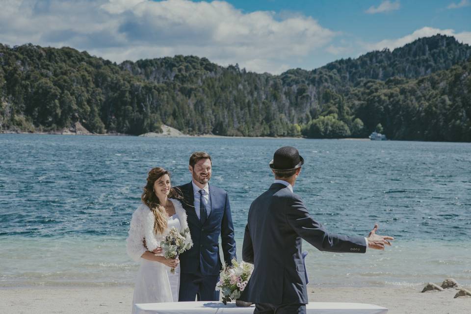 Ceremonia junto al lago