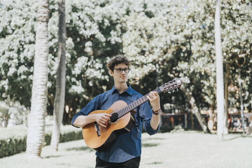 Andrés en la guitarra