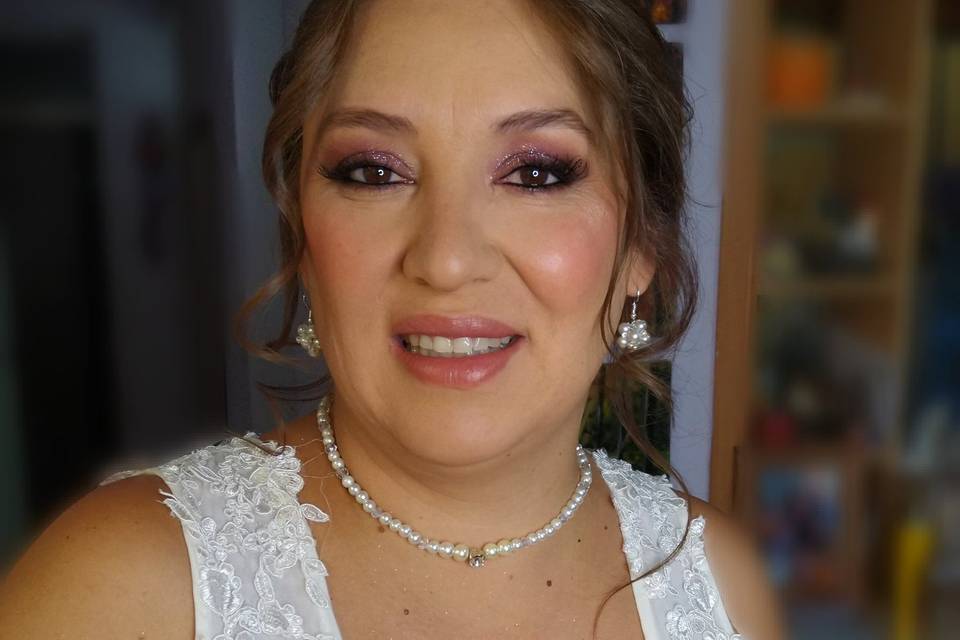 Maquillaje y peinado