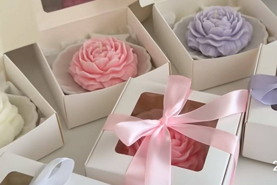 Vela flor color en caja