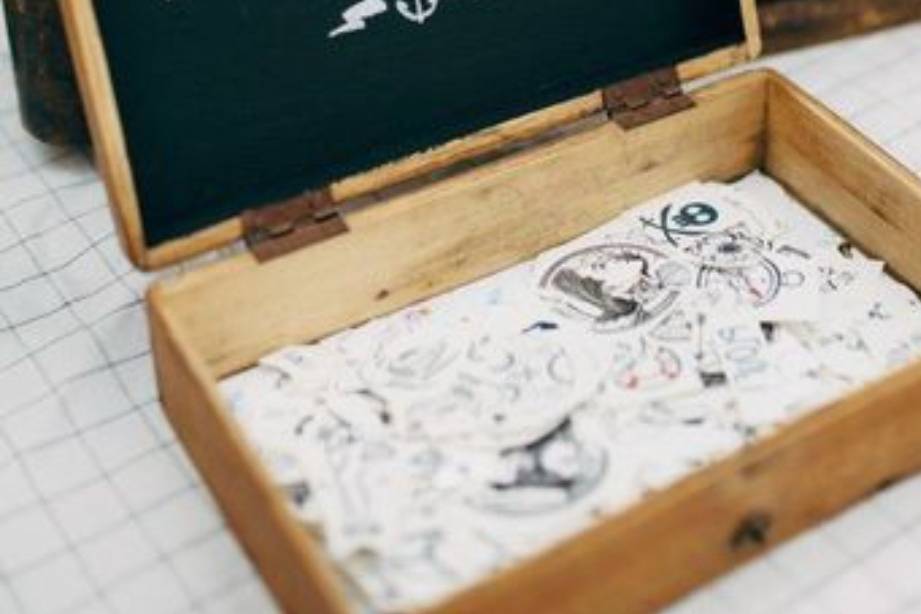 Caja con tatoos personalizados