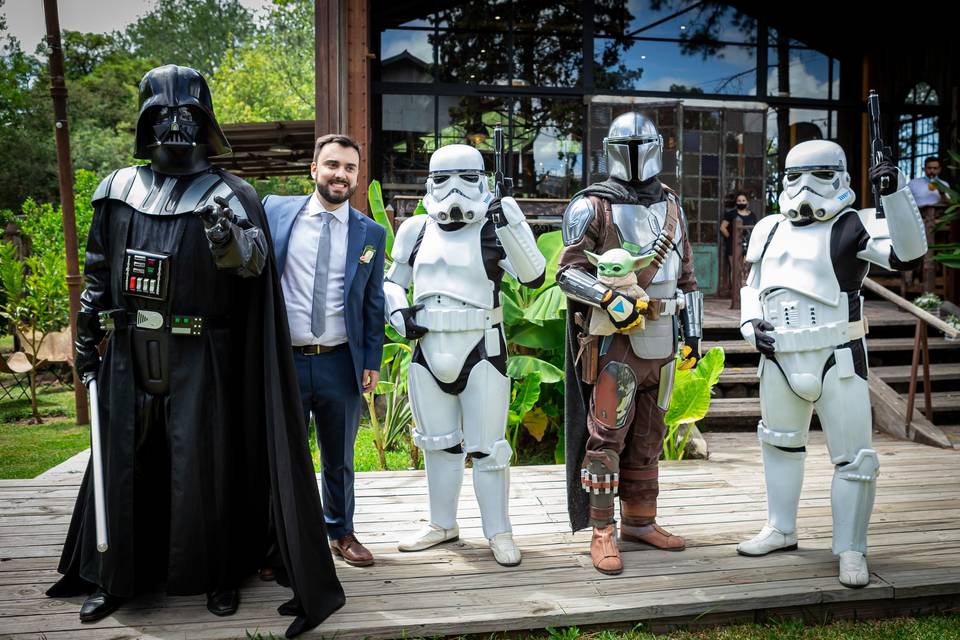 Stormtroopers con Darth Vader y el novio