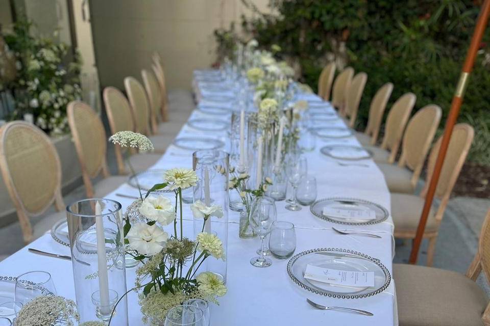 Evento formal en el jardín