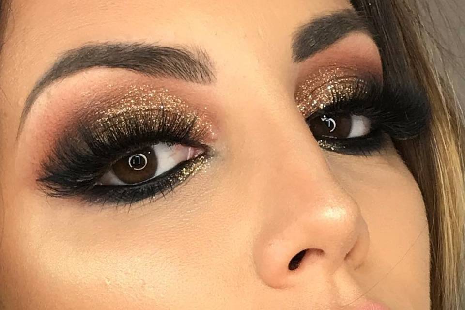 Maquillaje con foco en los ojos