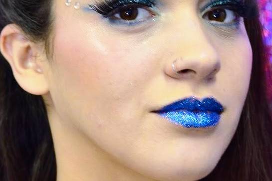 Maquillaje de fantasía en color azul