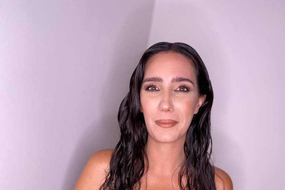 Makeup and wet hair