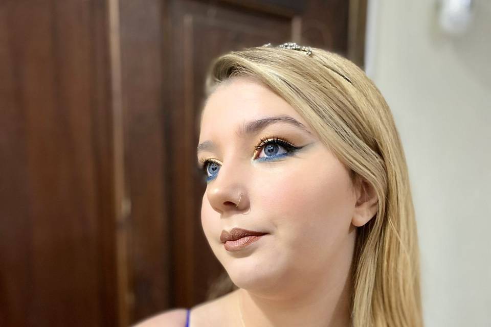 Maquillaje azul