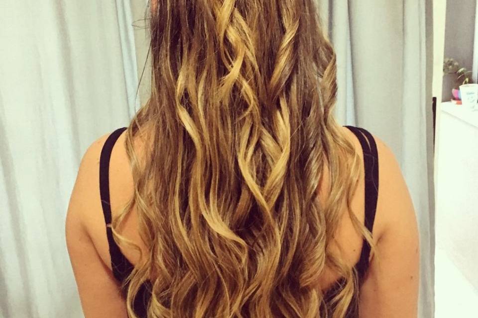 Semirecogido con ondas