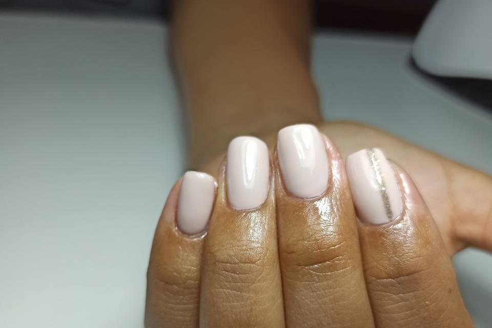 Nude nails