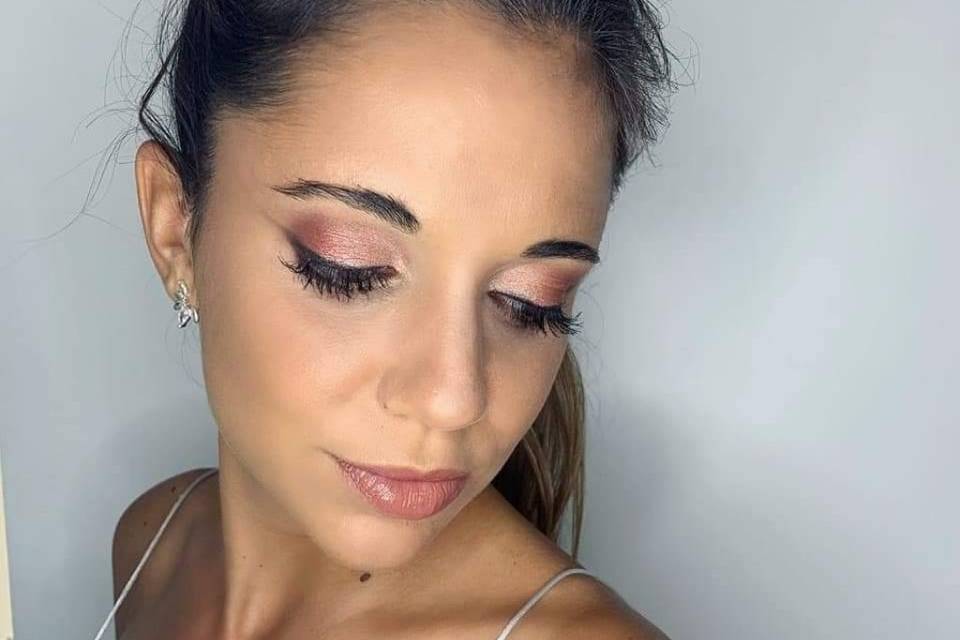 Romi makeup