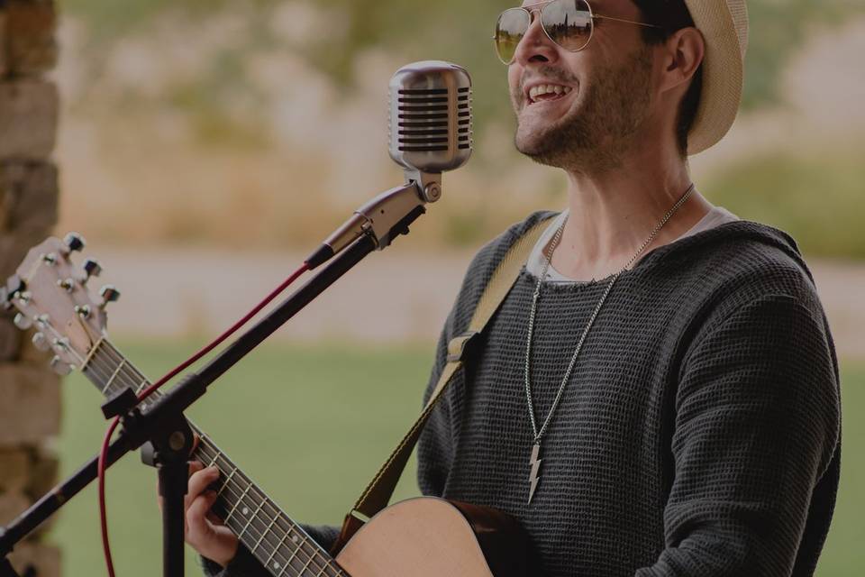 Tocando la guitarra