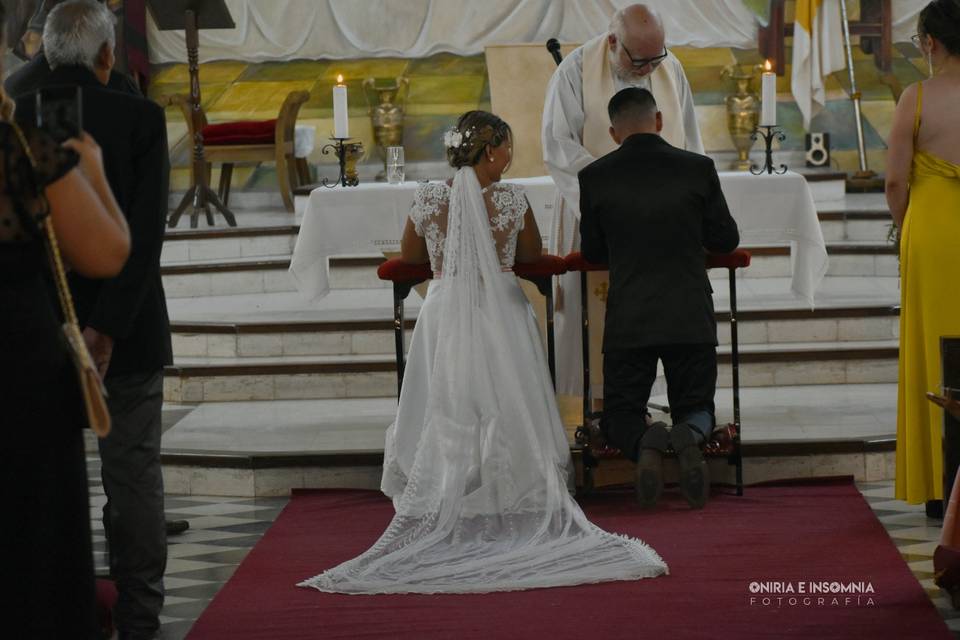 Vestido de novia con velo