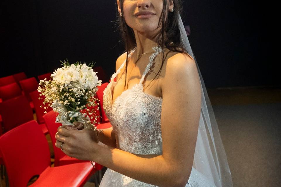 Foto de novia con ramo.