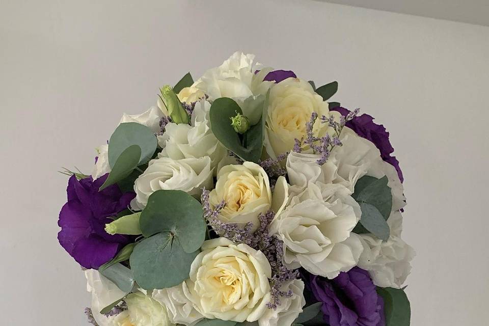 Bouquet violeta y blanco