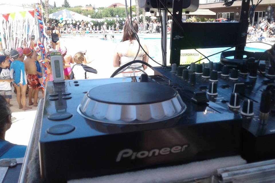 DJ Roberto Amaya