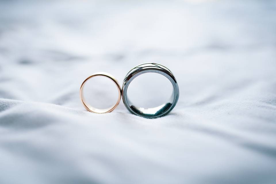 Dos anillos de casamiento