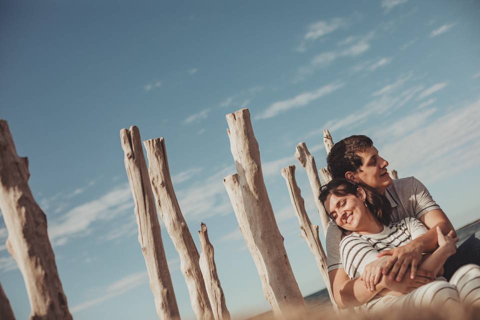 Pareja abrazándose