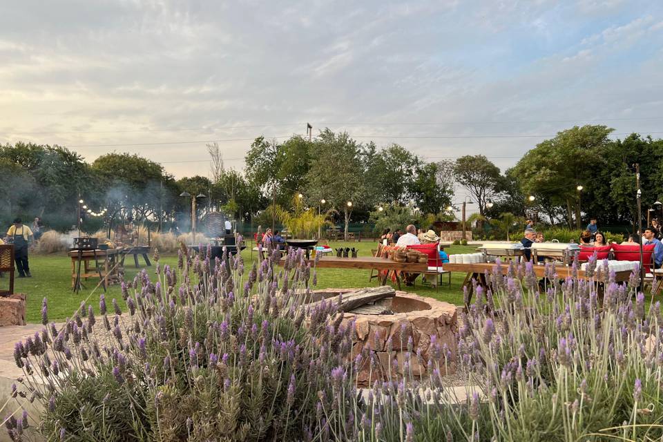 Asado en el jardín