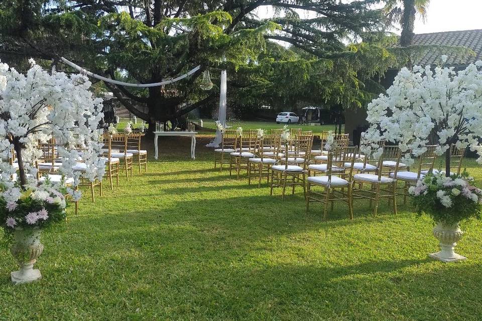 Adornos y mobiliario para eventos nupciales